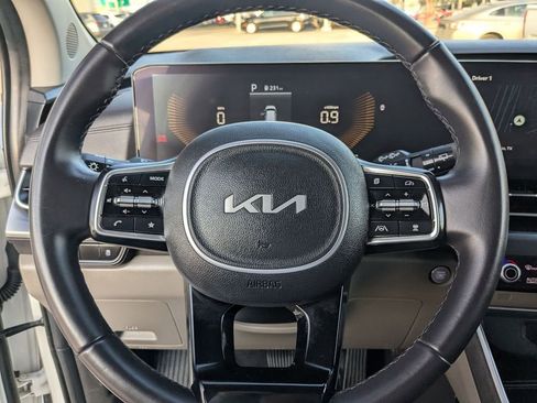 Used 2025 Kia Carnival image 18