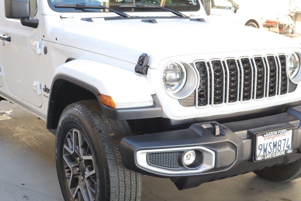 Used 2026 Jeep Wrangler Unlimited Sahara AWD/4WD image 11