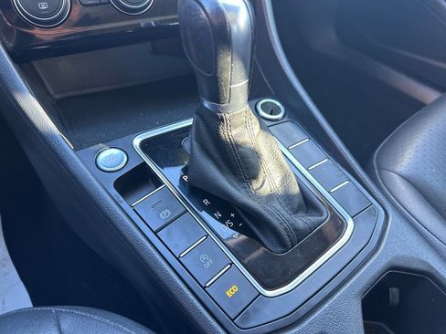 Used 2019 Volkswagen Jetta SE w/ Cold Weather Package image 22