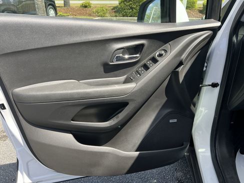 Used 2020 Chevrolet Trax Premier FWD image 14