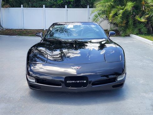 Used 2003 Chevrolet Corvette Convertible w/ Preferred Equipment Group1 RWD image 3