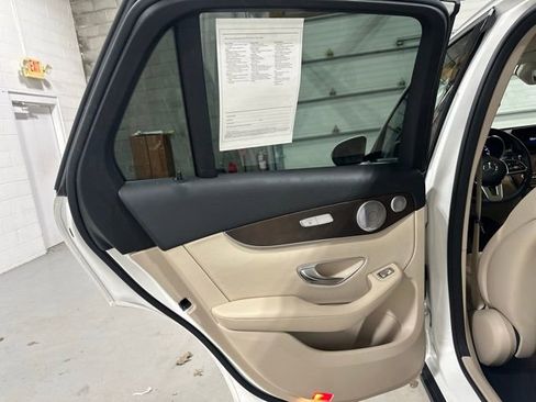 Used 2020 Mercedes-Benz GLC 300 4MATIC image 11