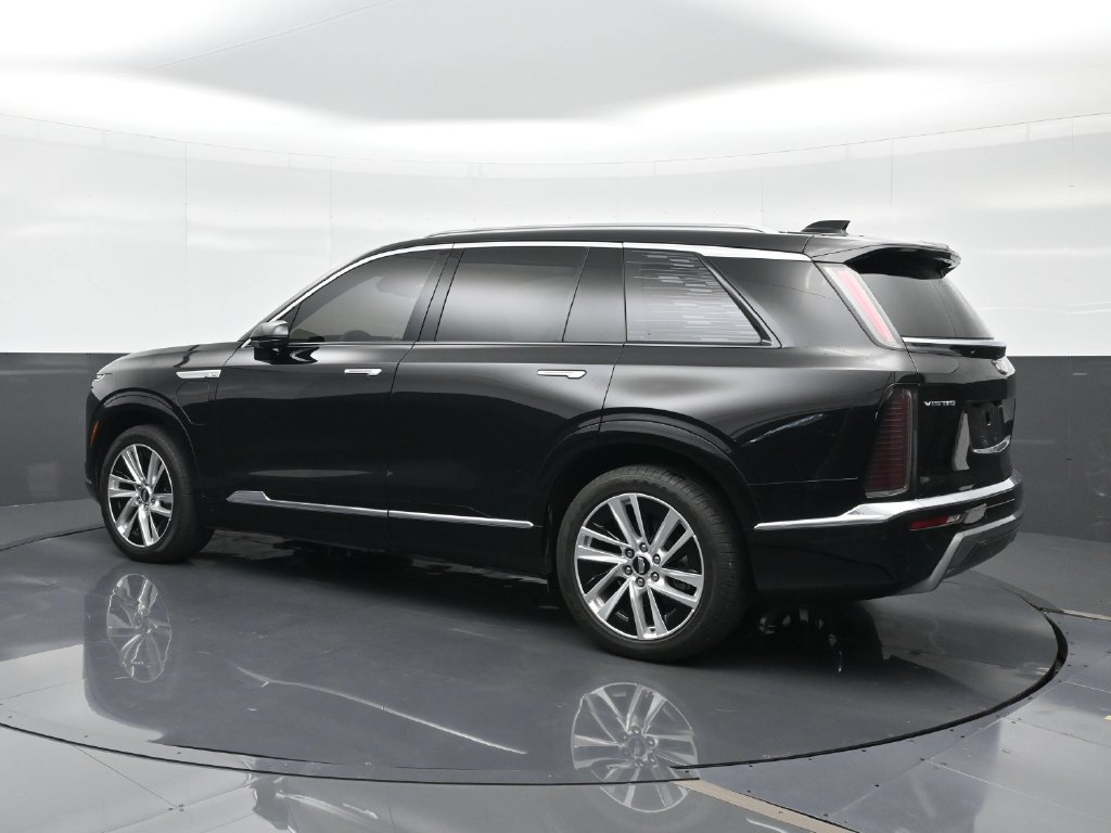 Certified 2026 Cadillac Vistiq Luxury AWD/4WD image 2