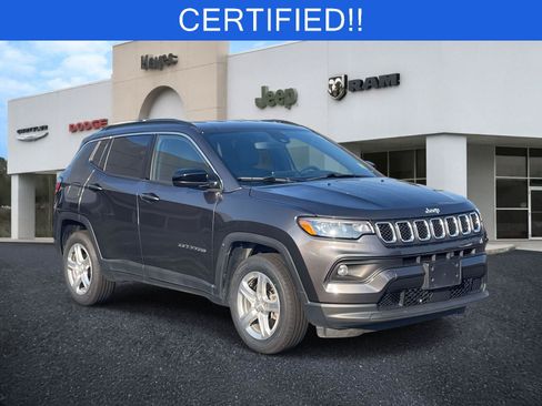 Used 2024 Jeep Compass Latitude AWD/4WD image 1