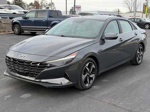 Used 2023 Hyundai Elantra Limited image 4