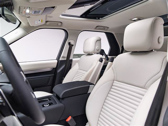 New 2026 Land Rover Discovery Dynamic SE AWD/4WD image 15