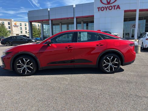 Used 2023 Toyota Crown Limited image 2