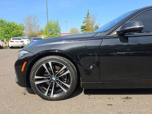 Used 2018 BMW 330e w/ Premium Package RWD image 27