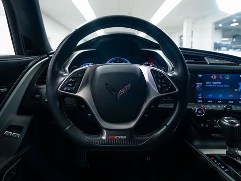 Used 2015 Chevrolet Corvette Z06 w/ 3LZ Preferred Equipment Group image 11