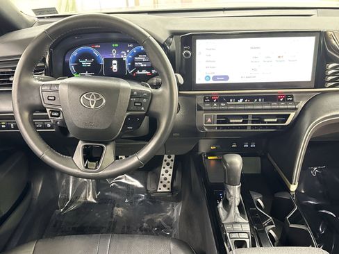 Used 2025 Toyota Camry XSE image 27