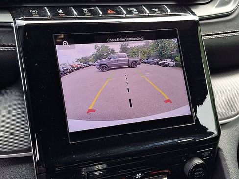 Certified 2025 Jeep Grand Cherokee Laredo AWD/4WD image 17