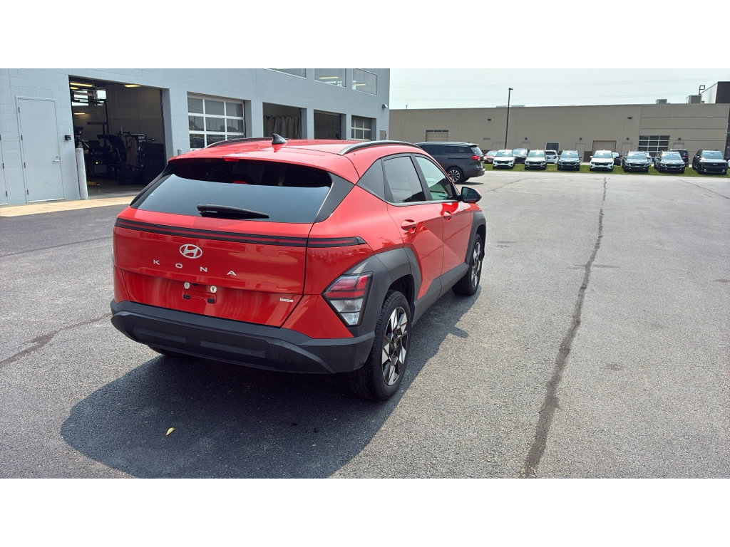 Used 2025 Hyundai Kona SEL AWD/4WD image 2