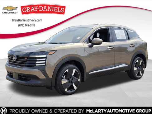 Used 2025 Nissan Kicks SR FWD image 1
