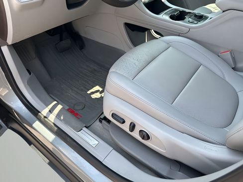 Used 2023 GMC Acadia SLT w/ Preferred Package image 29