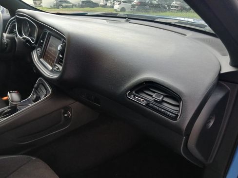 Used 2016 Dodge Challenger R/T Scat Pack w/ Leather Interior Group RWD image 15