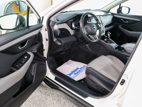 Used 2024 Subaru Outback Premium AWD/4WD image 3