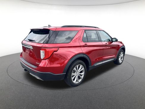 Used 2022 Ford Explorer XLT w/ Equipment Group 202A AWD/4WD image 5