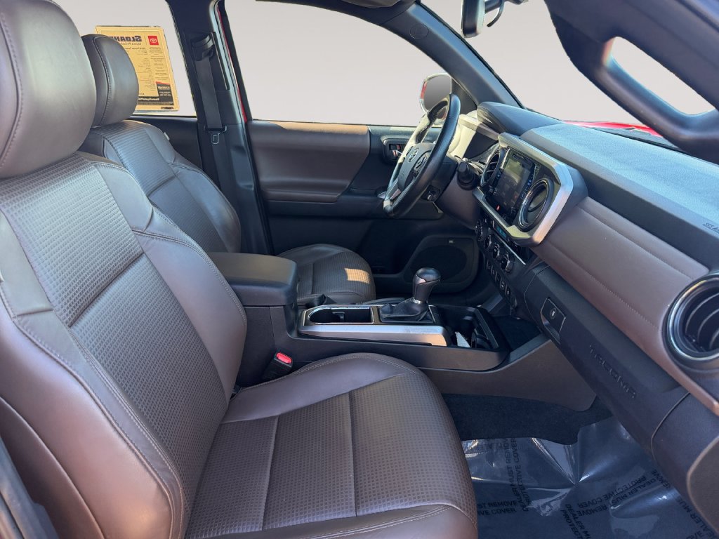 Used 2016 Toyota Tacoma Limited w/ Towing Package AWD/4WD image 15