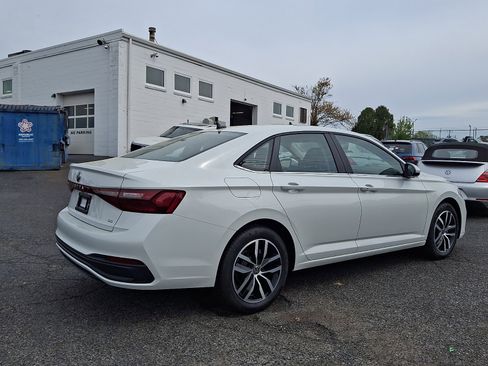 New 2026 Volkswagen Jetta SE FWD image 4