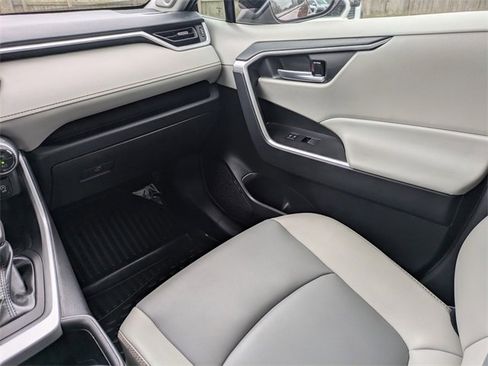 Used 2025 Toyota RAV4 XLE Premium image 18