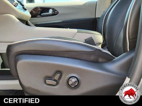 Used 2023 Chrysler Pacifica Limited FWD image 27