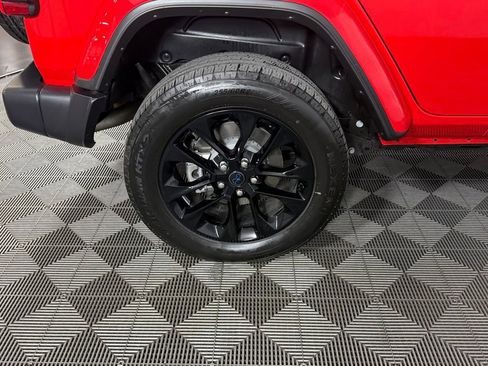 Used 2025 Jeep Wrangler Unlimited Sahara w/ Safety Group AWD/4WD image 28