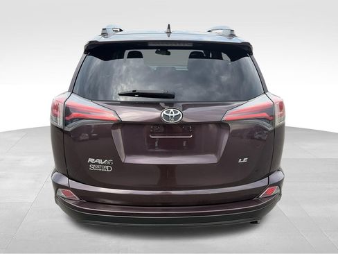 Used 2018 Toyota RAV4 LE FWD image 5