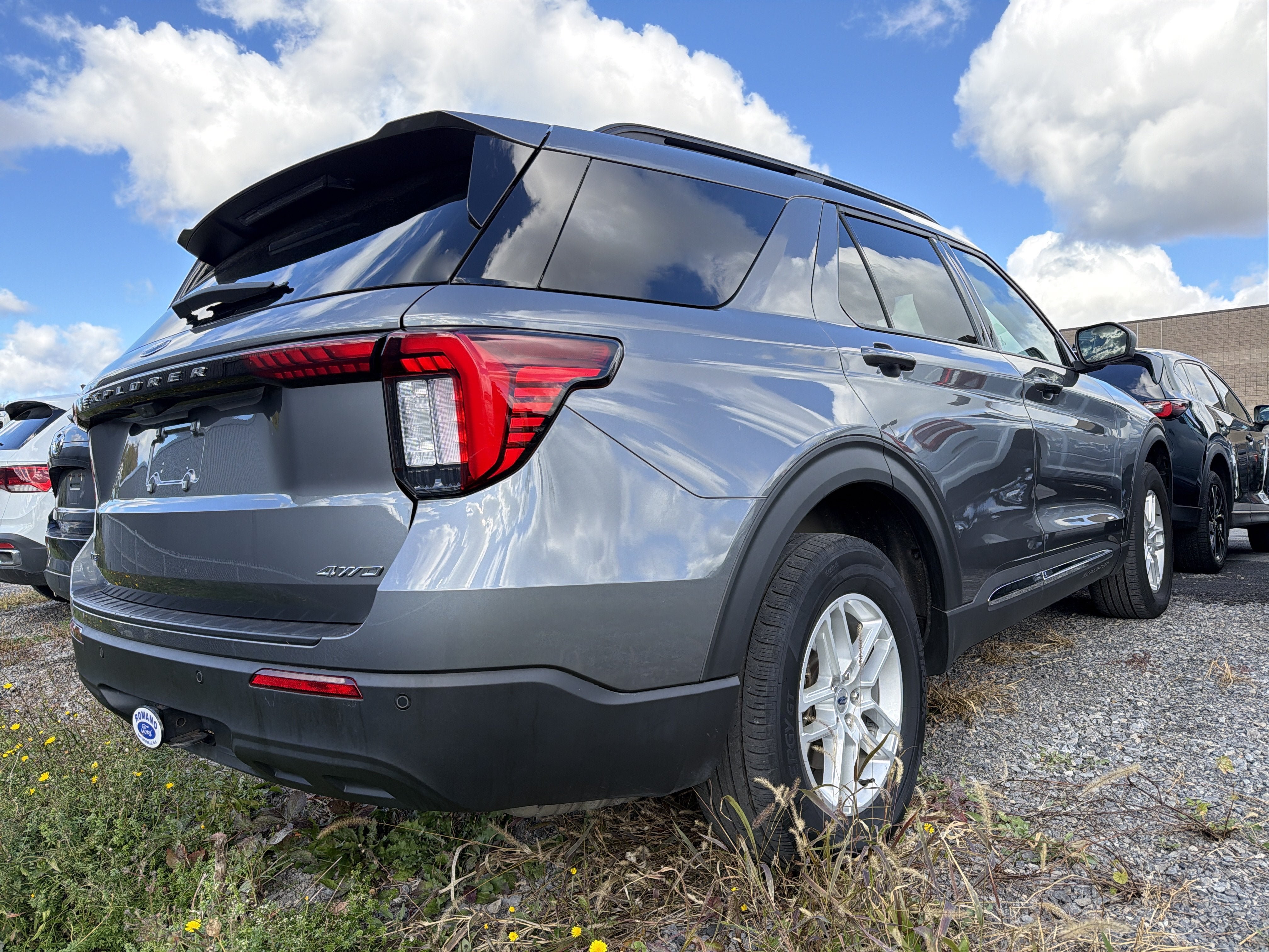 Used 2025 Ford Explorer Active AWD/4WD image 6