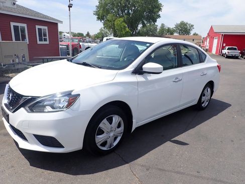 Used 2016 Nissan Sentra SV FWD image 3