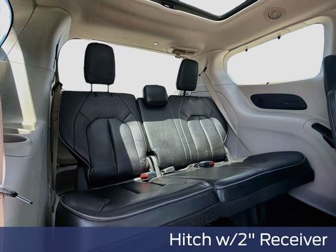 Used 2018 Chrysler Pacifica Limited w/ Tire & Wheel Group FWD image 34