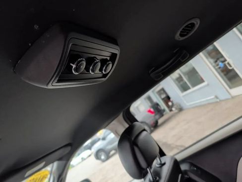 Used 2018 Dodge Grand Caravan SXT FWD image 23