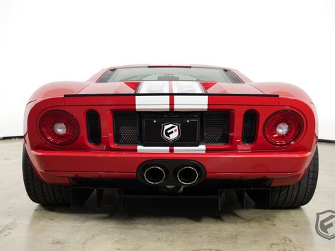 Used 2006 Ford GT RWD image 9