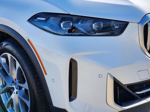 Used 2025 BMW X5 xDrive50e image 7