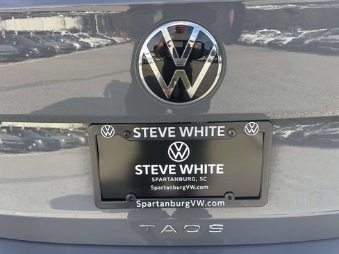 Certified 2024 Volkswagen Taos SE AWD/4WD image 11