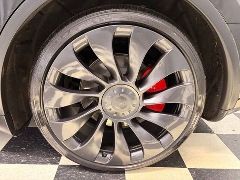 Used 2023 Tesla Model Y Performance image 9