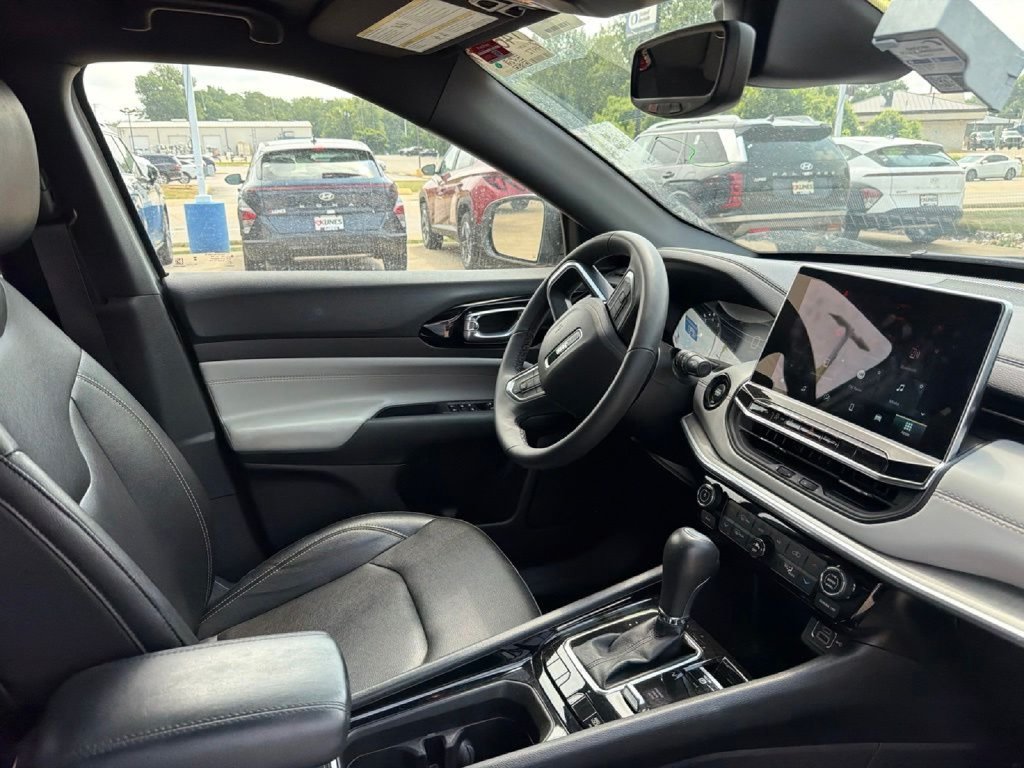 Used 2025 Jeep Compass Limited AWD/4WD image 13