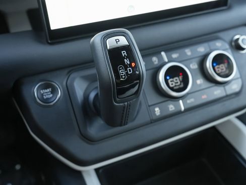 Used 2025 Land Rover Defender 110 S image 16