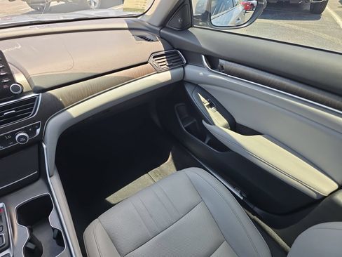 Used 2019 Honda Accord Touring image 11