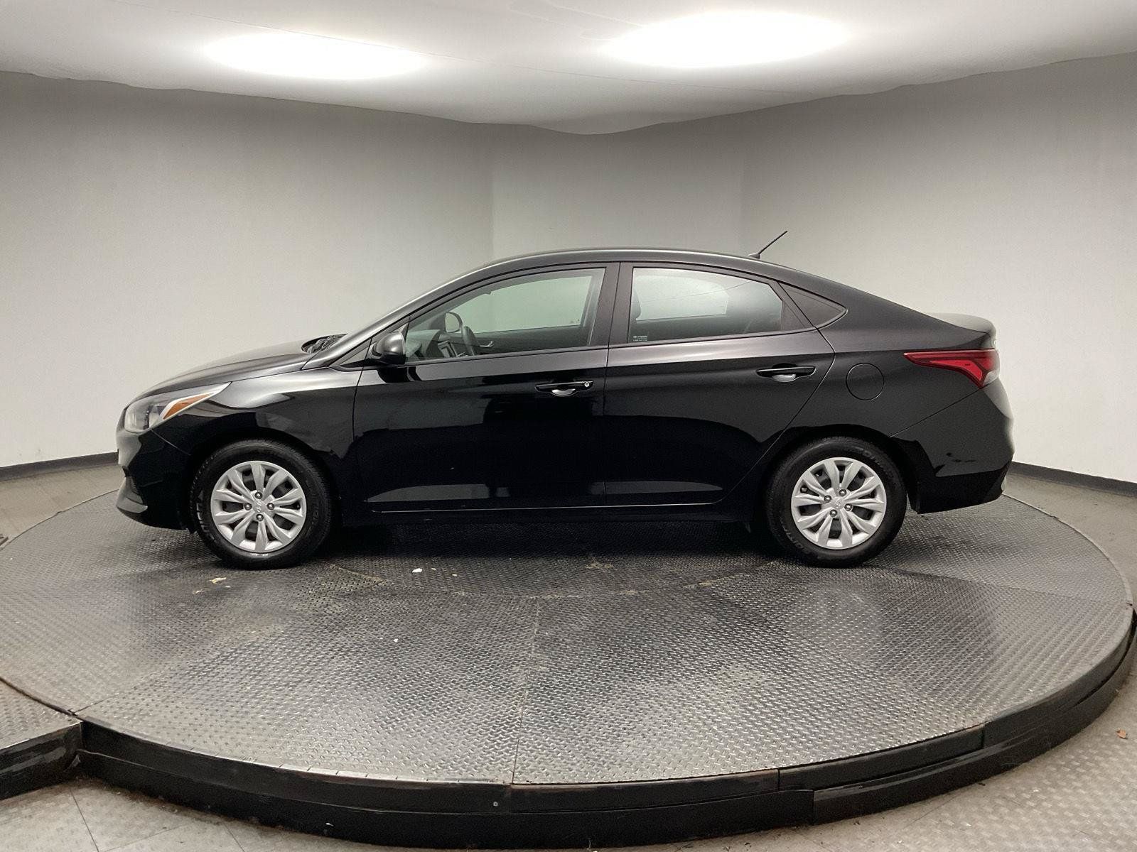 Used 2022 Hyundai Accent SE FWD image 4