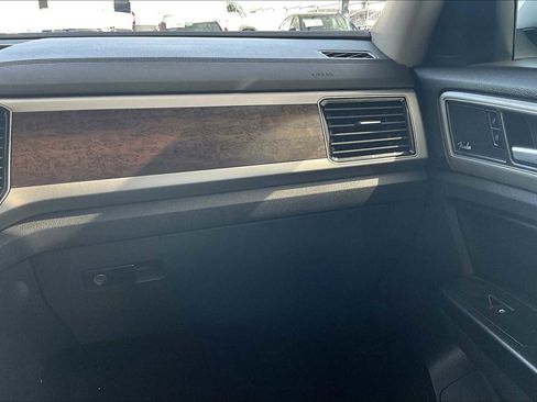 Used 2019 Volkswagen Atlas SEL Premium image 18