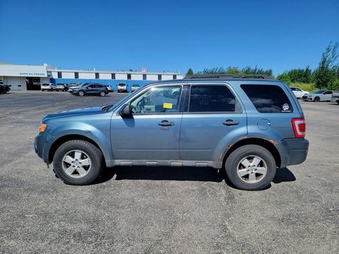Used 2010 Ford Escape XLT AWD/4WD image 2