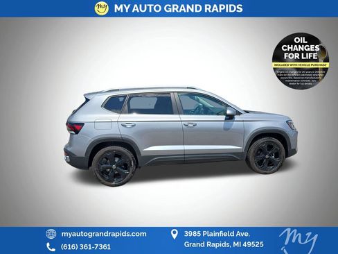 Used 2025 Volkswagen Taos SEL w/ Black Wheel Plus Package AWD/4WD image 8