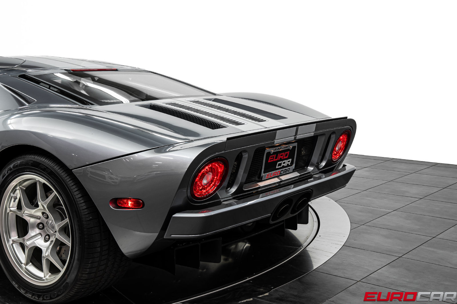 Used 2006 Ford GT RWD image 20