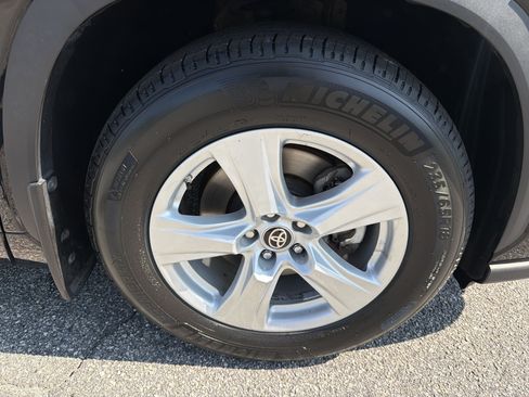 Certified 2024 Toyota Highlander LE AWD/4WD image 23
