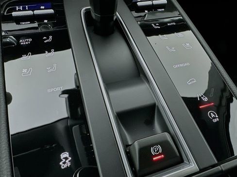 New 2026 Porsche Macan image 23