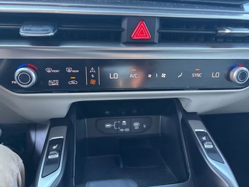 Used 2024 Kia Sorento S FWD image 30