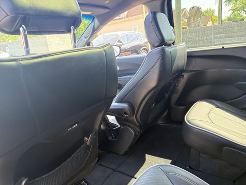 Used 2026 Chrysler Pacifica Limited w/ S Appearance Package FWD image 20
