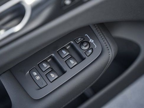 New 2026 Volvo XC60 B5 Plus w/ Protection Package Premier image 38