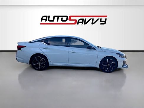 Used 2023 Nissan Altima 2.5 SR image 8