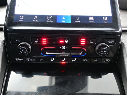 Used 2023 Jeep Grand Cherokee Limited image 21